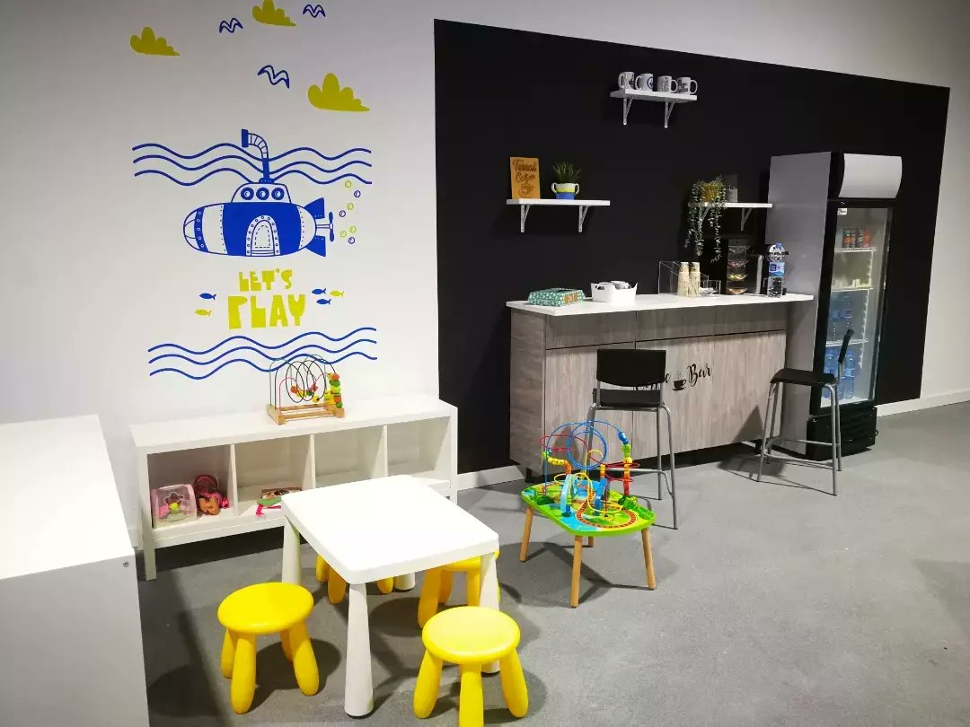 CrossfitTerral's tweet photo. ZONA Infantil. Mientras los papis y mamis disfrutan de un entrenamiento en Terral CrossFit, nuestros peques de Terral esperan jugando en nuestra Zona Infantil preparada para ellos.
. 
¿Aún no conoces nuestras nuevas instalaciones?. 
Te esperamos en Calle Cuevas del Becerro 31 https://t.co/tyjRYB7uHr