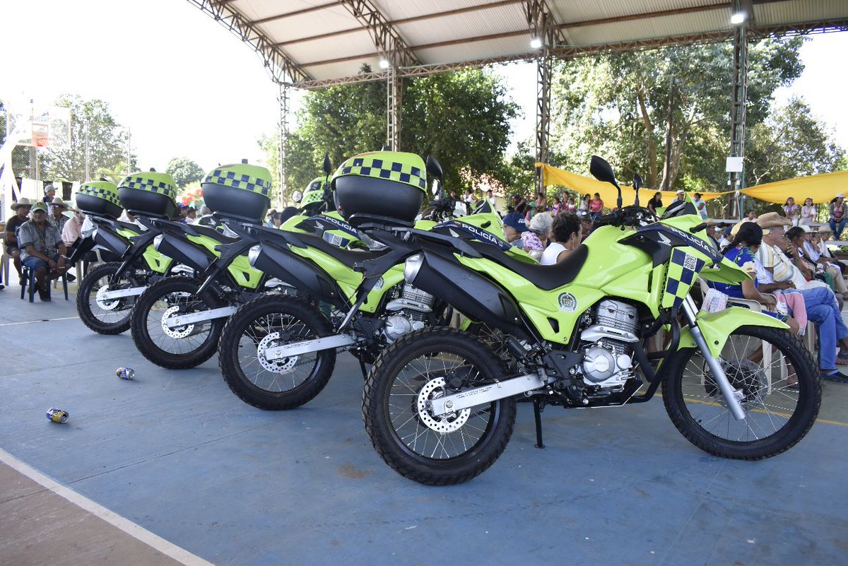 PoliciaVichada's tweet photo. La administración del municipio de #LaPrimavera mediante el recurso Fonset hace la entrega de 04 motocicletas para fortalecer los Cuadrantes en en la estación de la primavera y las subestaciones de San Teodoro y Nuevo Antioquia. 
#DiosYPatria 
#EsUnHonorSerPolicía https://t.co/Mu7OREtAEp