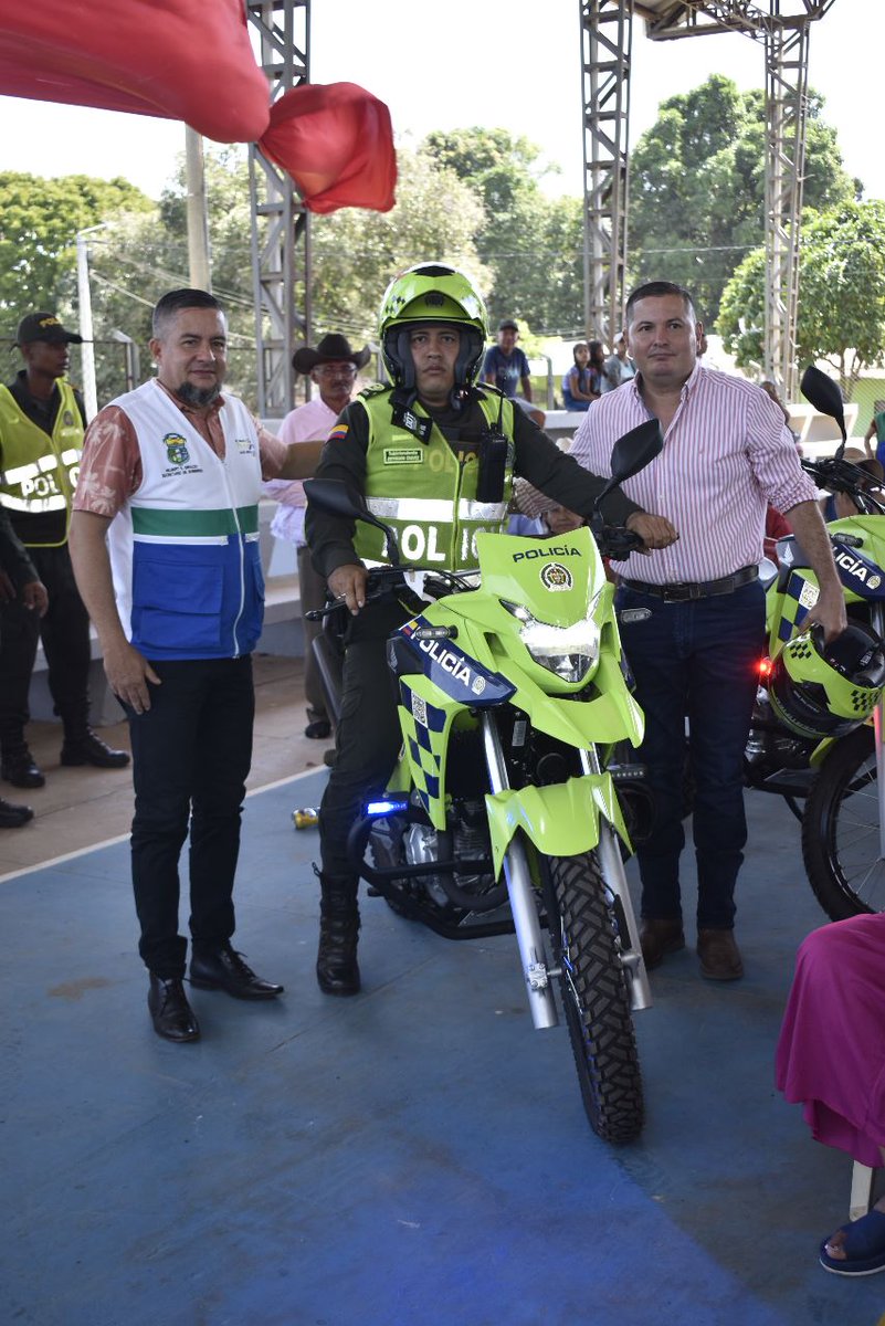 PoliciaVichada's tweet photo. La administración del municipio de #LaPrimavera mediante el recurso Fonset hace la entrega de 04 motocicletas para fortalecer los Cuadrantes en en la estación de la primavera y las subestaciones de San Teodoro y Nuevo Antioquia. 
#DiosYPatria 
#EsUnHonorSerPolicía https://t.co/Mu7OREtAEp