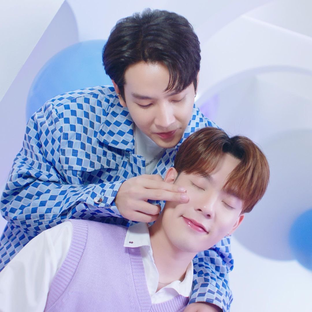 KIIMMONOFFICIAL's tweet photo. เปิดตัว Nivea C&amp;HYA !! ⚗️🍊
. 
กองสุดท้ายส่งท้าย 2022 ที่ต้องบอกว่ามู้ดดีสุดๆ เป็นกองที่สุดมาก คุณคิมม่อนและคอปเตอร์น่ารักและจอยเวอร์ กลัวคนไม่เชื่อเลยถ่ายคลิปประกอบ จับไมค์ใจมา ขอบคุณทาง Nivea และ Lazada ครับ 💪🏻 (1)
.
#ขุณขิมมอญ 
#NIVEAXKIMMONCOPTER

👇
https://t.co/7taLKL2cXC https://t.co/WmP7RKYrD8