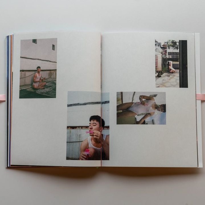 BooksLoneliness's tweet photo. 台湾の写真家、林家夯さんの新しい作品集『香蕉船 zsa zsa zsu』入荷しました。夏の盛りの無邪気な戯れと、過ぎゆく青春の寂しさや孤独を表現した『香蕉船 zsa zsa zsu』。DIYで作ったプライベートアルバムのような手触りの素敵なフォトZINEです。https://t.co/QBCpA1oHfg https://t.co/9uPKfAVDto