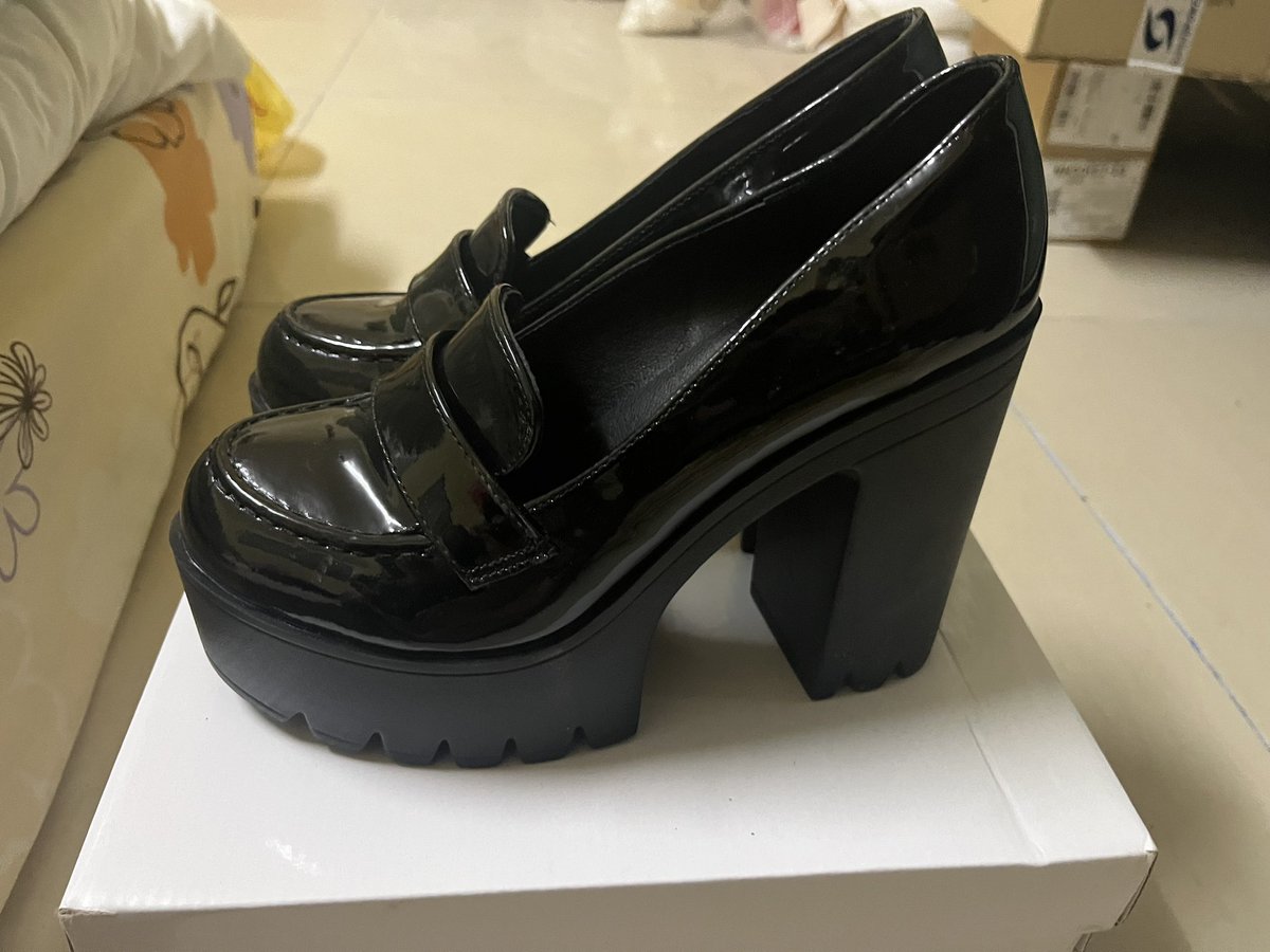 Chippmunnkk's tweet photo. ส่งต่อ 750  ร้องเท้าจากSHEIN  ไม่เคยใส่ ไซส 41 #รองเท้ามือสอง  #ร้องเท้า  #SHEIN  #สภาพนางฟ้า #รองเท้าSHEIN https://t.co/abT9PlLjNl