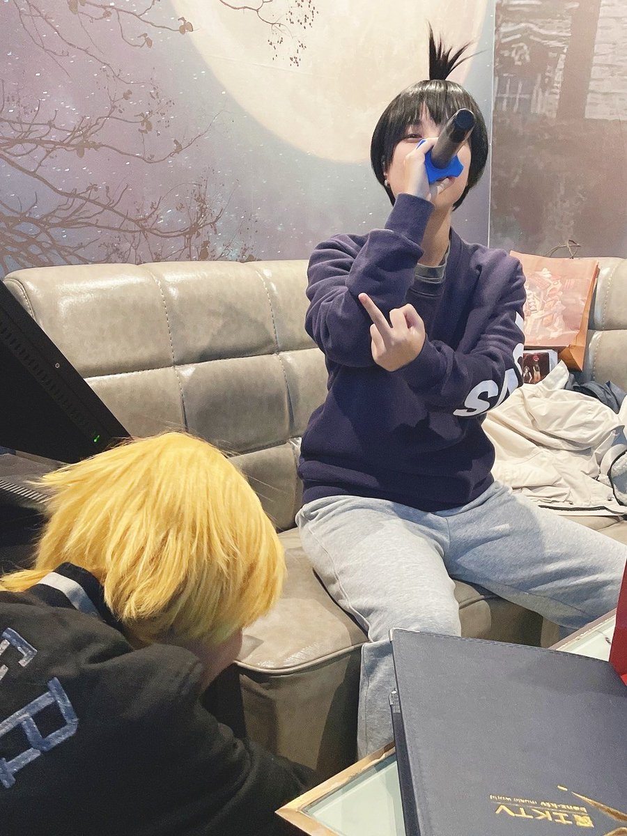 Salmonmdzz's tweet photo. KTV鏈鋸團🎤
#鏈鋸人 #チェンソーマン #chainsawman #早川秋 #早川アキ #cosplay https://t.co/tYM6sRBS4V