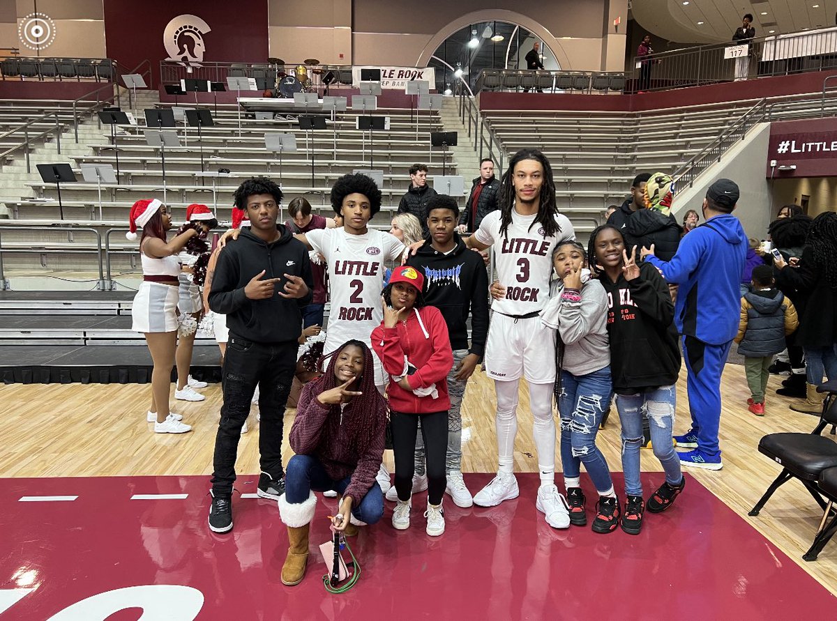 LRPARKids's tweet photo. @LittleRockMBB Some of PARK  students took a picture with Trojans #2 DJ Smith and #3 Isaiah Palermo after a great win over UCA  Thanks guys for taking the time out to pose with our students. https://t.co/vdDvUtttwX