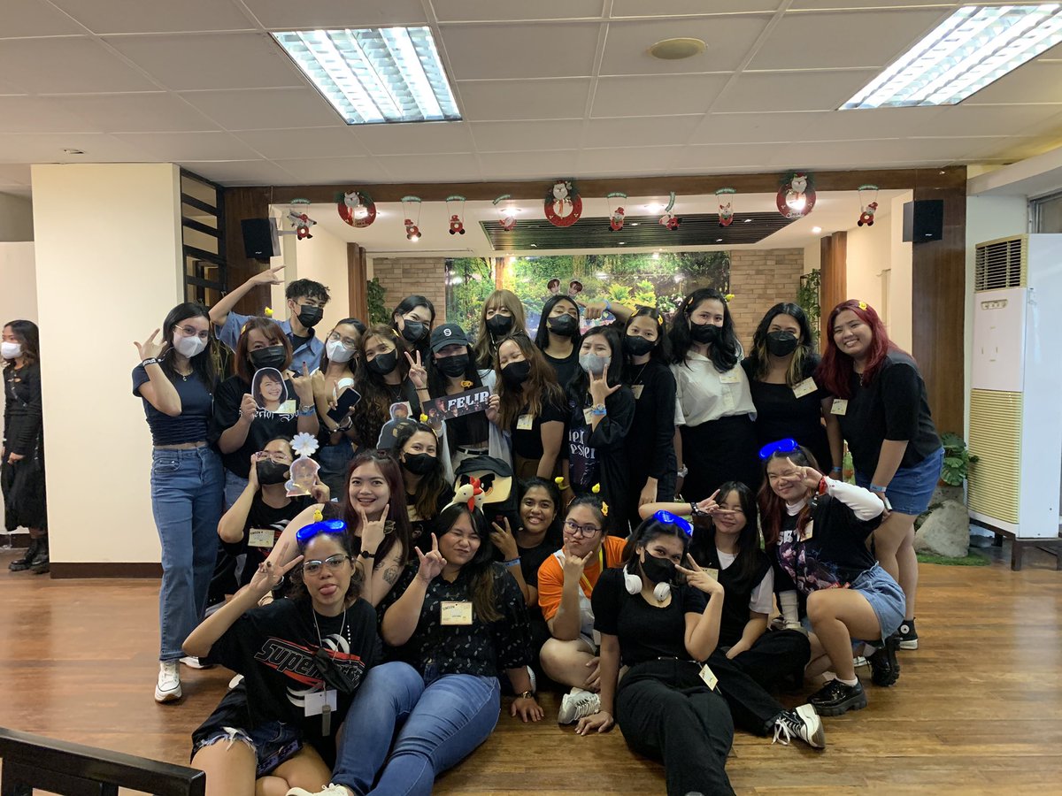 KENdiceSuzone's tweet photo. A family that dogshows together, edi good 🤪 @siw_son 

Dami na natin, parang may ibabawas na ko 🫣 EME (?)

SLMT SB19 for friendships built through your craft 😊🫶

@SB19Official #SB19 https://t.co/4ROkwR9pB9