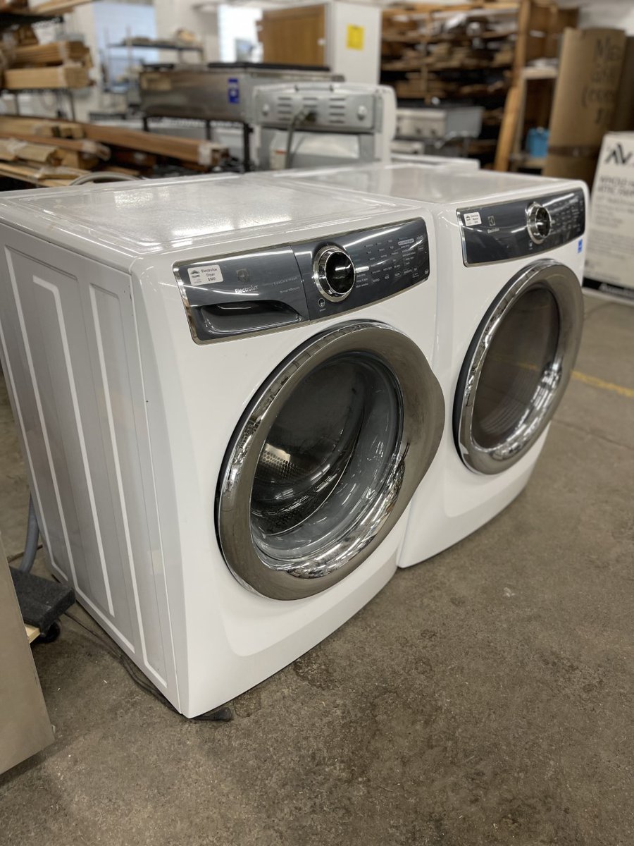 BuildingValue's tweet image. Electrolux EFLS617S front load washer and Electrolux EFME617S drier which are stackable. Like a lot of modern washers and dryers, these pair a stylish design with a long list of specialty cycles. These units are in great condition. $950 for pair or $500 each.