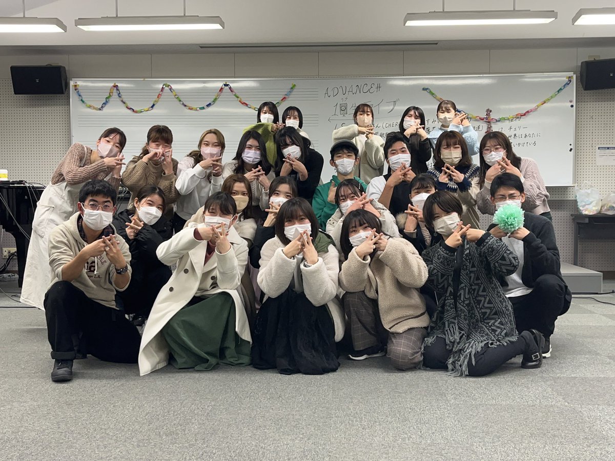 kio_advance's tweet photo. 1回生ライブ行いました！
今年も残り後1日練習頑張ります♪ https://t.co/ny3GaqY9Se