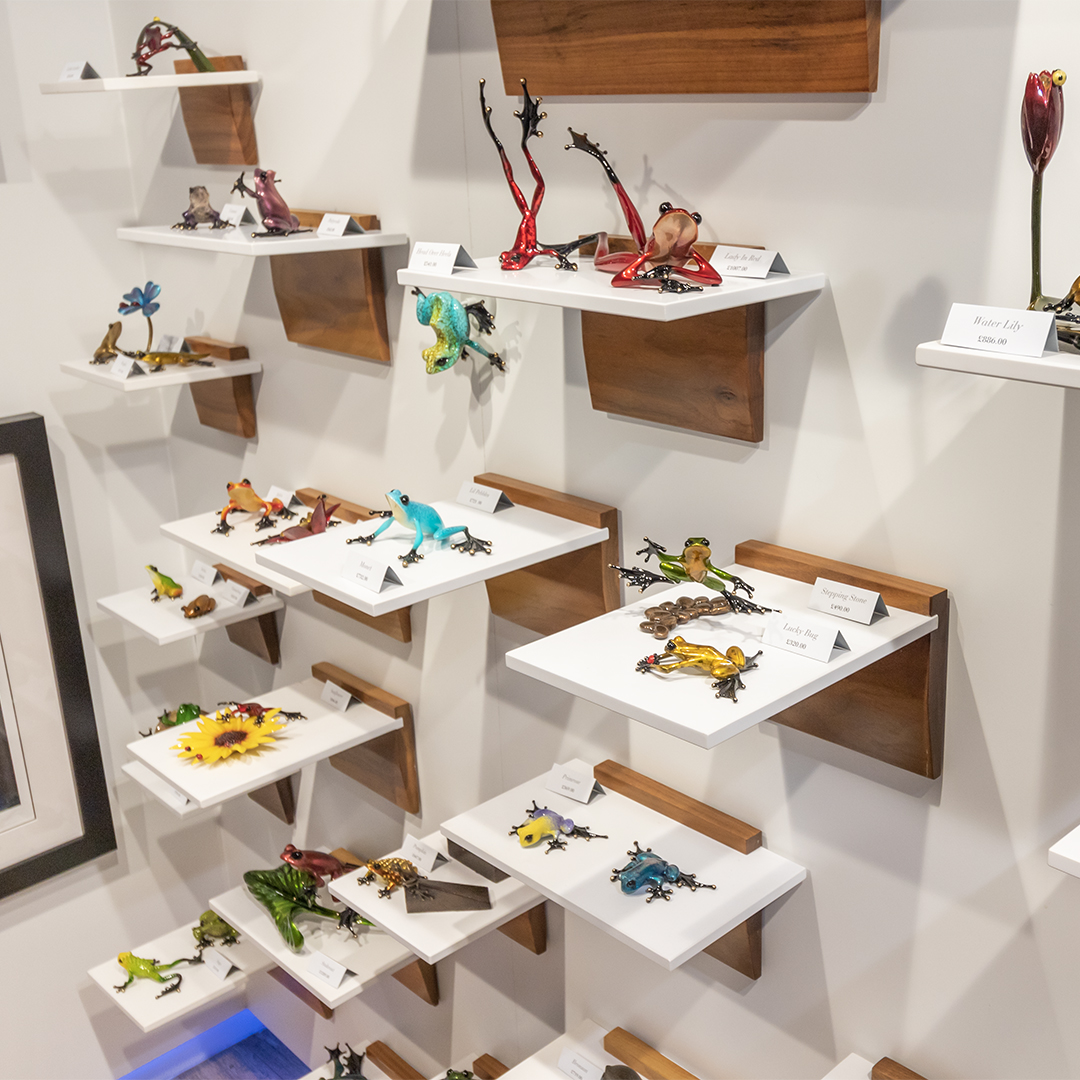ArtmarketUK's tweet photo. Looking for that last minute Christmas gift?🎁

We have so much amazing artwork ready for collection at our gallery, why not visit us to find the perfect gift. https://t.co/DkDTcLXP26