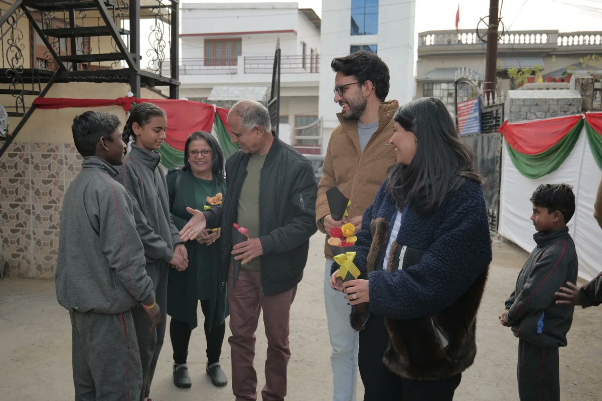 AasraaTrust's tweet photo. The founders of #CaringHandforChildren Mrs.Vindu & Mr.Vinay Chhabra delighted us by spending an interactive afternoon with the children sponsored by them. Our children were eager to meet them & expressed their gratitude to the Chhabra family for helping them change their lives. https://t.co/axSYetRGoU
