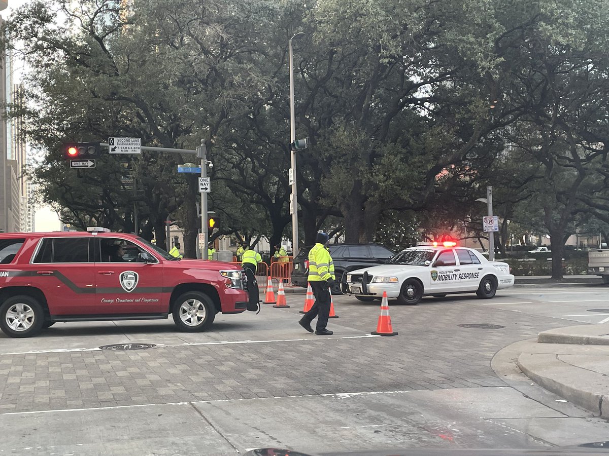 HoustonTX's tweet photo. Street closure alert! 
We are conducting a full-scale active-shooter threat exercise at 611 Walker Street from 9am– 3pm. Today to practice first responder preparedness, communications &amp; city employee safety.
Be prepared for a large emergency response and several road closures. https://t.co/s2hxuBxEpa