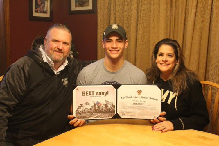 PHOTO: Hotchkiss School (Conn.) defensive end Sean Donovan signs his certificate of commitment to #ArmyFootball