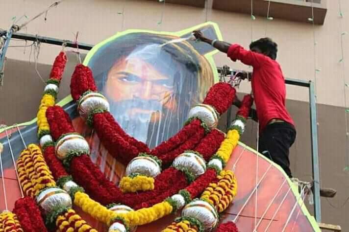 YashDHFRK's tweet photo. #4YearsForGameChangerKGF
#YashBOSS #Yash19 🔥 @TheNameIsYash #YashBOSS𓃵 https://t.co/Pg6nkvFHXE