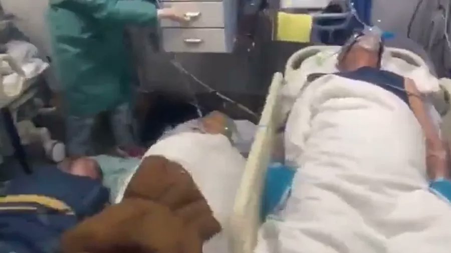 UOLNoticias's tweet image. ➡️ Covid: mortos lotam crematórios na China; "milhões vão morrer", diz epidemiologista membro de comitê da ONU