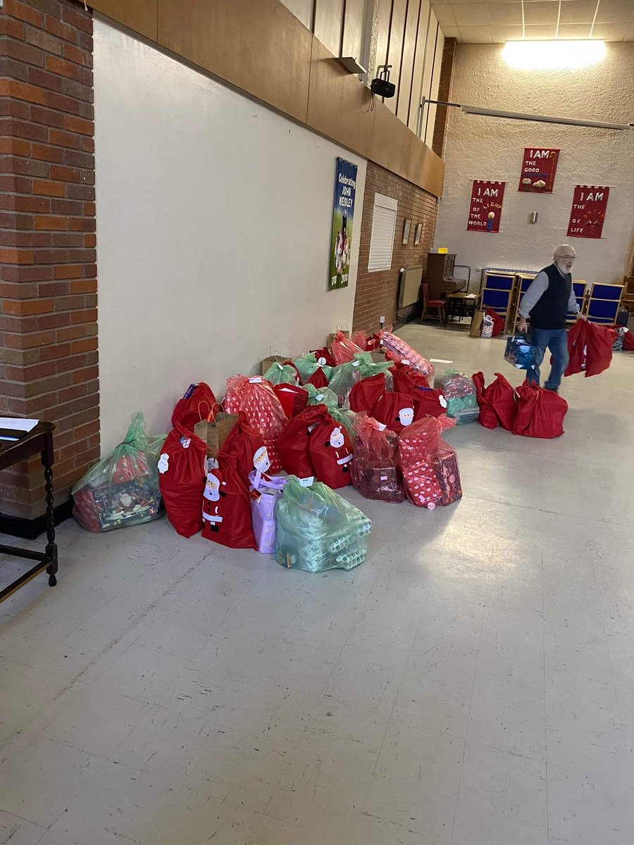 orsahousing's tweet photo. Some of the Orsa Team have been out and about delivering festive food parcels to support of #dawley Christian Centre today. 

Well done guys 💚

#notjustaroom #Christmas #Telford https://t.co/pPzQxo6fWe