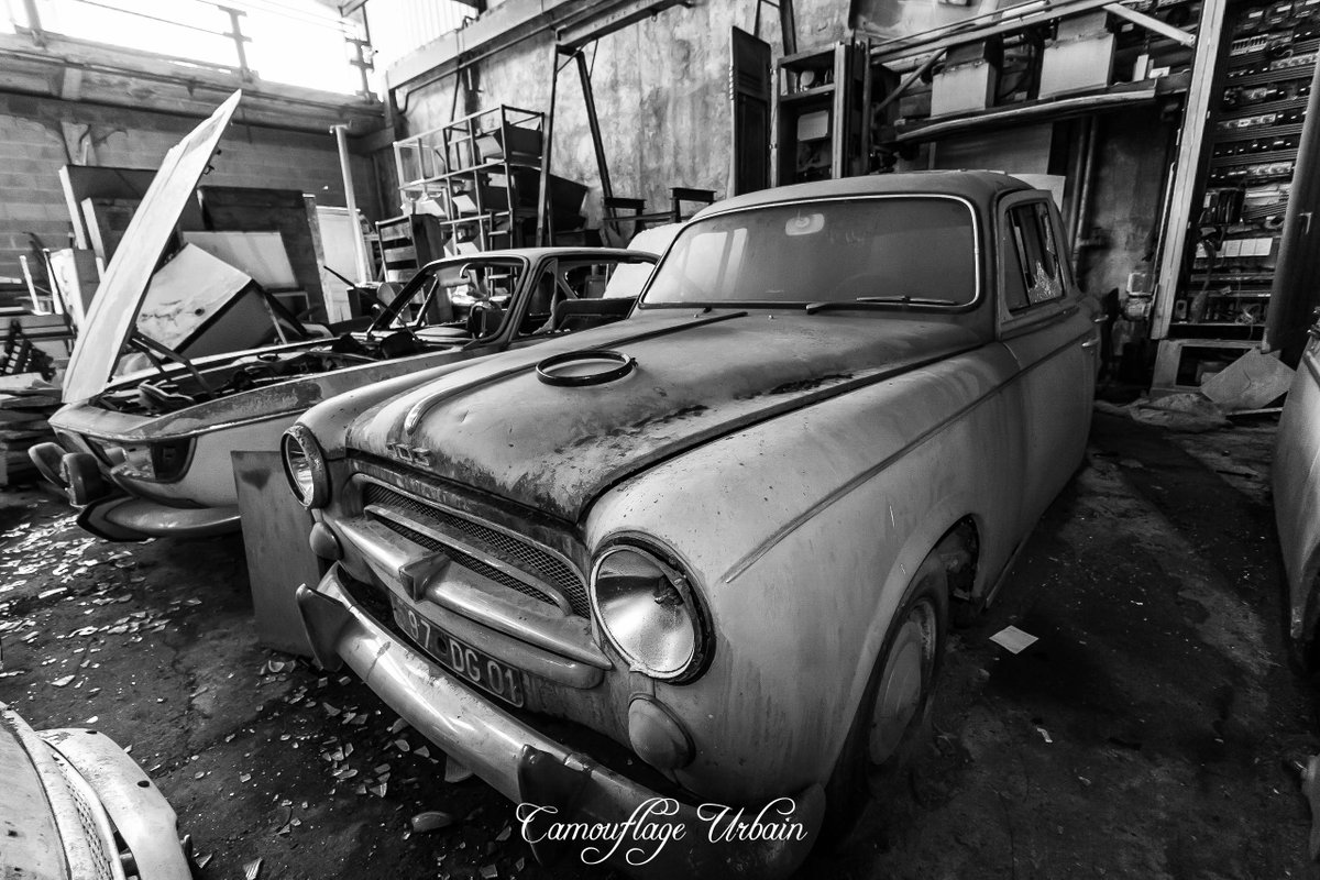 camouflageurb1's tweet photo. #urbex #exploring #abandonedplaces #urbexlife #photooftheday #abandoned #lostcar https://t.co/NgMSYqITlB
