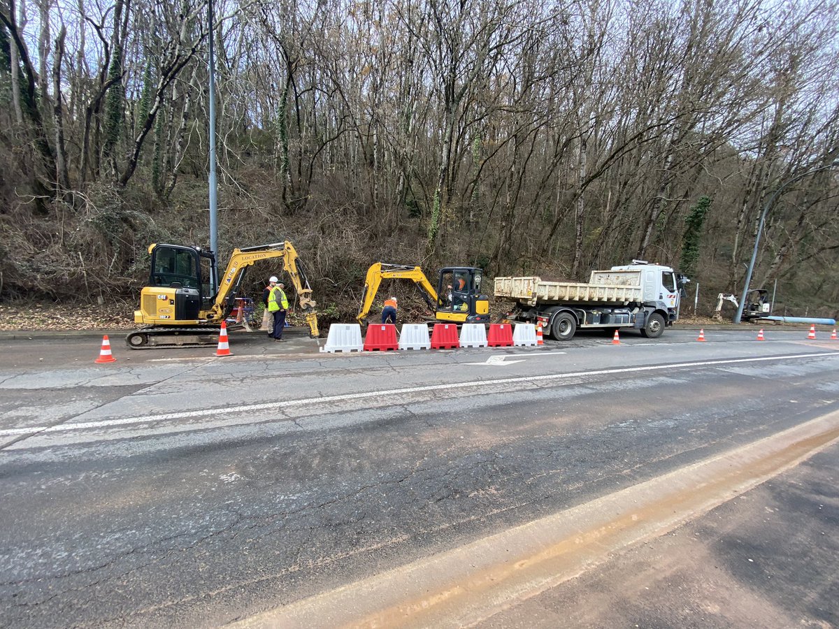 La conduite d’eau alimentant Brive et Malemort vient de casser (hors zone de travaux centre-ville). Les équipes de Suez sont à pied d’œuvre pour réparer au plus vite. 
Cet incident nous démontre que les travaux que nous réalisons en concertation avec l’agglo étaient urgents.