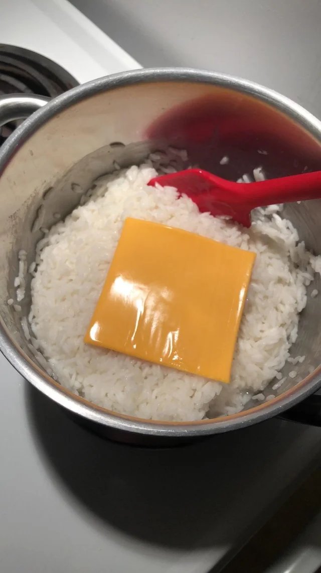 Adrogomo's tweet image. me he hecho una paella valenciana para comer 😋