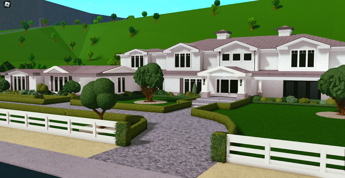 Hidden ridge !!! 
#bloxburg #bloxburgmansion #bloxburgbuilds #bloxburgbuilder #kyliejenner