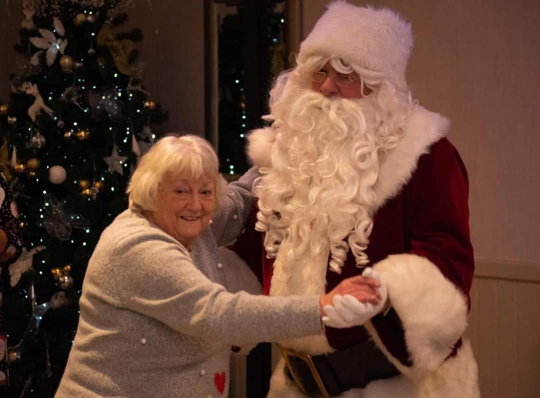 themillgatepub's tweet photo. We'd like to say a huge thank you to our lovely Leanne for organising &amp; hosting The pensioners Christmas Party! Such a special event for the older community to enjoy 🎄♥️!  It really was an amazing day full of laughter &amp; joy for everyone 🎅🏻!

We appreciate you 🥰
Team Millgate https://t.co/FangqS8nL6