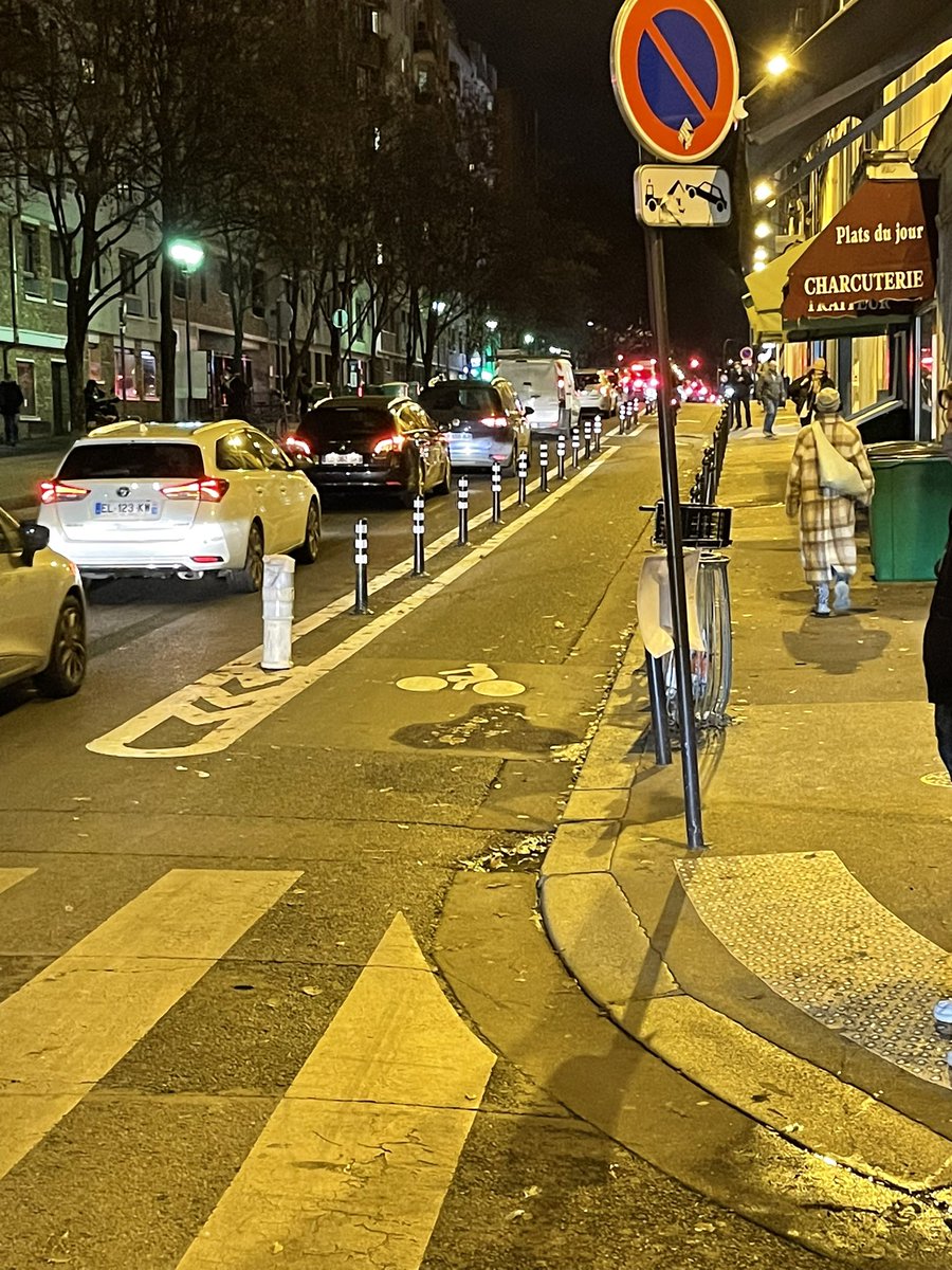 Encore et toujours des photos vides de voitures .. voilà la réalité. Rue de la grange aux belles qui est passé par la .. que des bouchons , pas de livraisons possible , le bordel organise…. Vous êtes des menteurs vous ne montrez pas la réalité !!!!