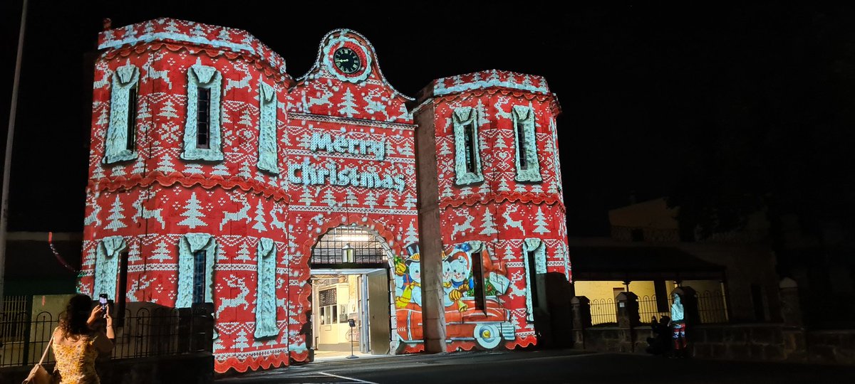MattM_78's tweet photo. Out for dinner with the folks in Fremantle &amp; drove past #FremantlePrison to check out their Christmas projections on the outside. Pretty amazed at all the various animations &amp; colours
#christmas #christmasprojections #projections #freoprison #fremantle
@VisitFremantle @tweetperth https://t.co/GWBUfs1Pjj