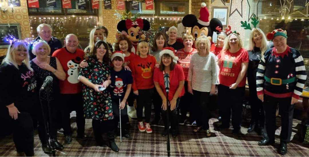 themillgatepub's tweet photo. Pictures from Festive Monday🎄🎅🏻 

Visits from Christmas Micky &amp; Minnie, Flute Duet/Trio, Music from Failsworth Community Pop Choir &amp; Festive sing along with the one and only Laura Mac! 🎶🎶

Merry Christmas 🥳🎄 https://t.co/B2iPpViviD
