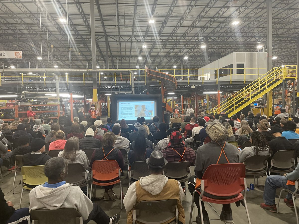 Key 1 InFocus member, Rachel reminding associates the importance of working safe on the dock and reporting any items that are not functioning properly. #SafetyTakesEveryone