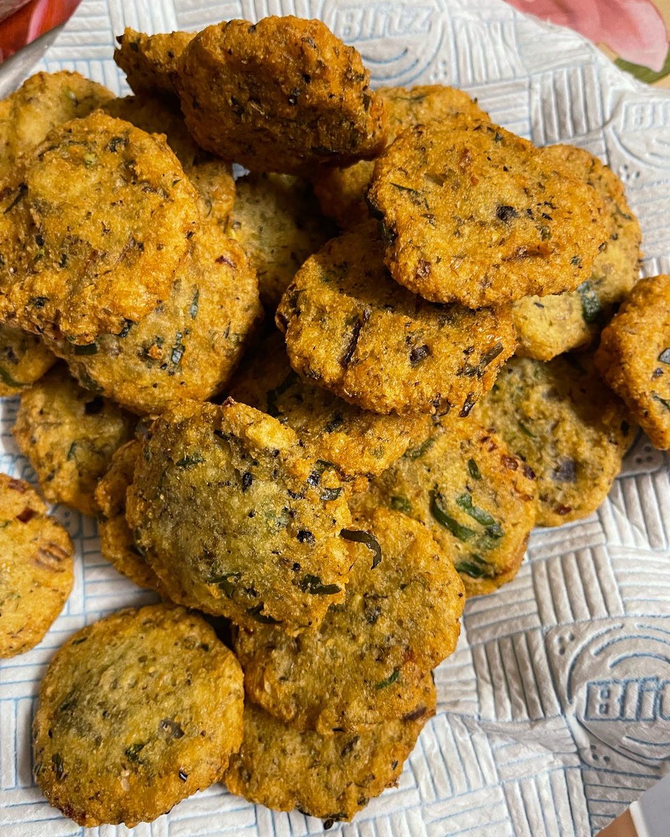 JCWillsProbate's tweet photo. Merry Christmas Indian style!
We had a feast yesterday with someone who cooks with love.
It’s not even a secret ingredient. She confirmed she sings bhajans as she kneads, rolls and stirs the food.
Definitely feeling blessed, JCx
#bhajia #IndianChristmas #blessings #gratitude https://t.co/9pdWjzhDiC