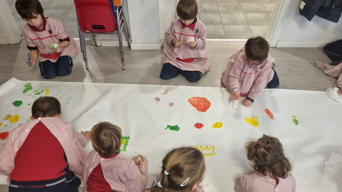 ElValle_III's tweet photo. Nos divertimos pintando con #pinceles 🖌️👩‍🎨
#ColegiosElValle #3INFA #Plástica #Creatividad #ElValle https://t.co/dICDGy1CPb