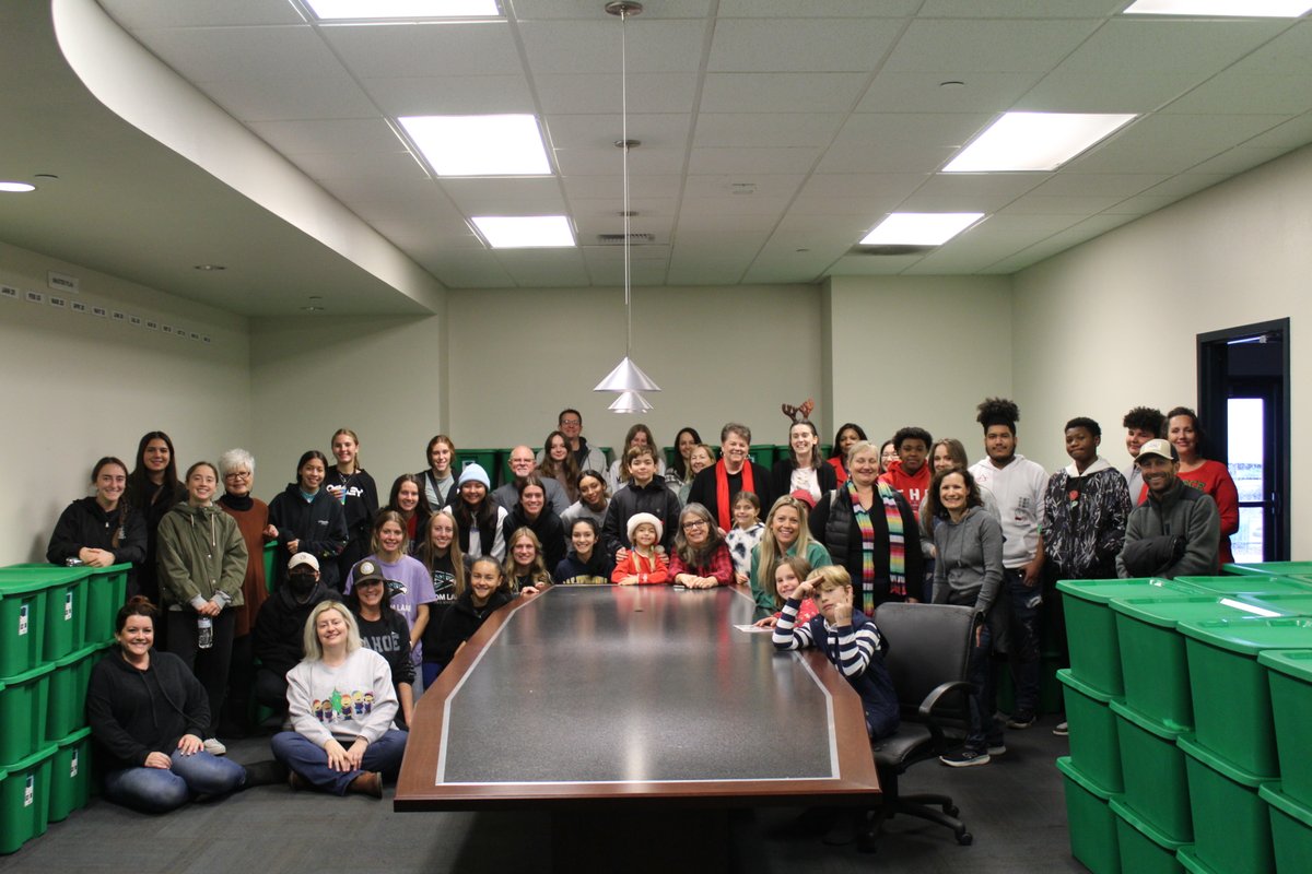 McClellanPark's tweet photo. Thank you to all who donated to our annual holiday baskets fundraiser! With your support, we were able to provide 200 baskets of groceries to local families in-need for the holidays. https://t.co/Gy44zkVKcU
