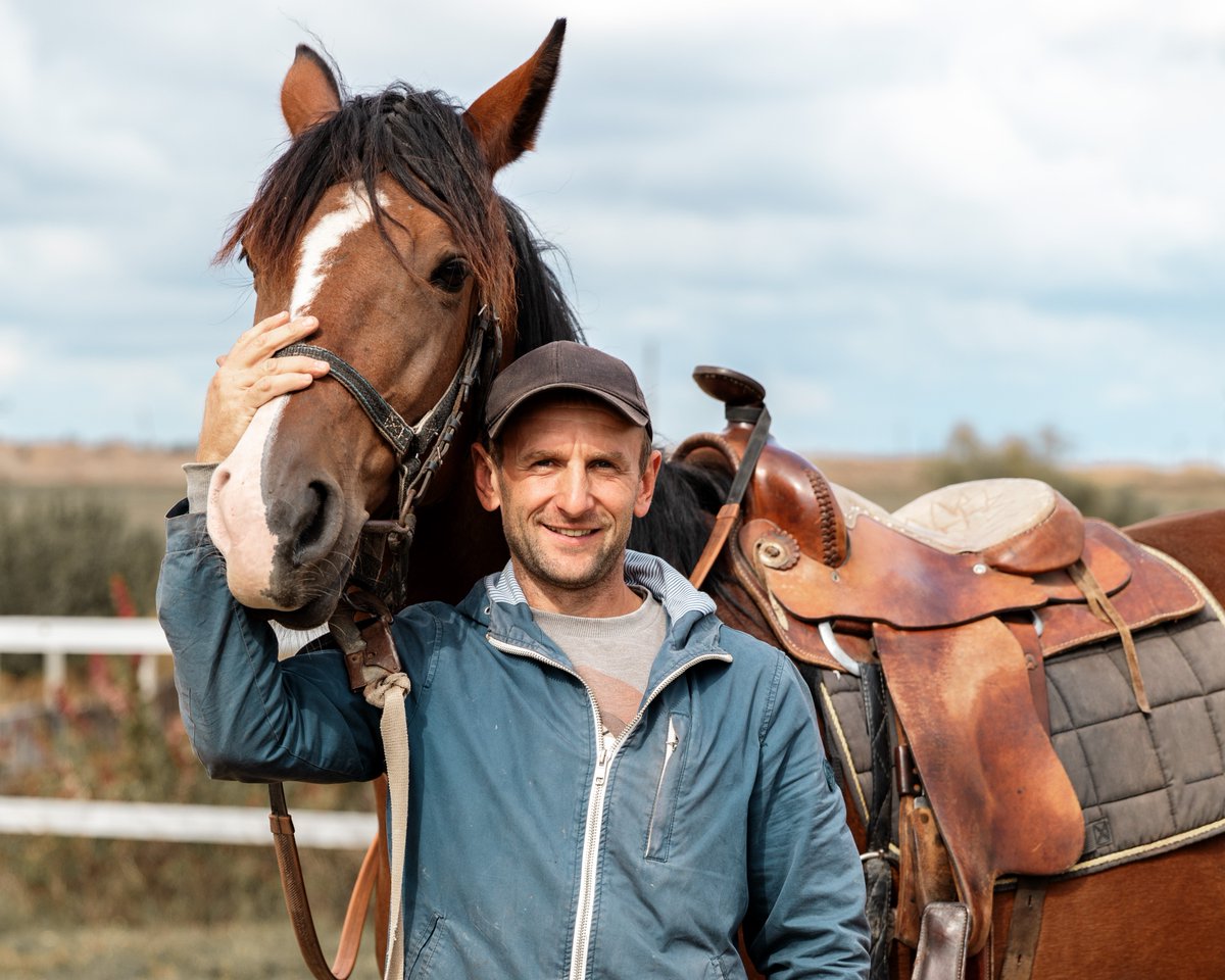 HorseSensing in Shelbyville, KY has a free residential and training program for veterans and individuals in recovery. Earn a grooming education certification and job placement services.  

For more info, contact Dr. Sally Broder at (650) 776-4313 or info@horsesensing.com.