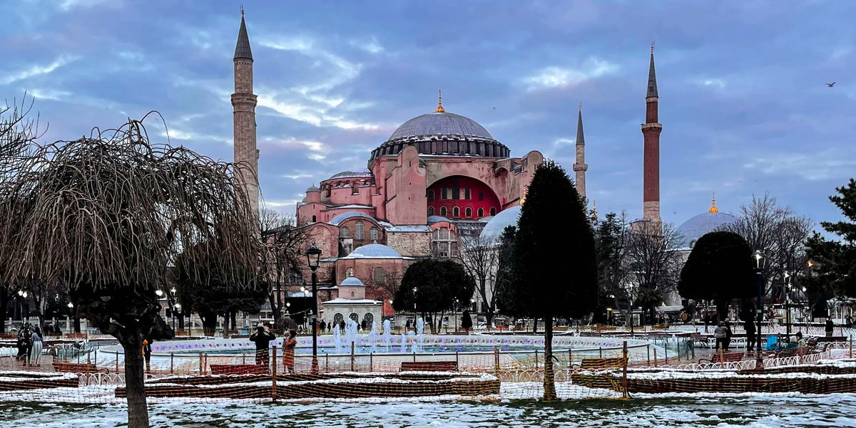 RidinTheUnknown's tweet photo. The Hagia Sophia grounds are a beautiful place to walk around, knowing you are standing in a place with such history in the place that emperors walked, the envy of so many, a city that was fought over for thousands of years. #travel #travelgram #wanderlust #adventure #instatravel https://t.co/8k5GFocMZW