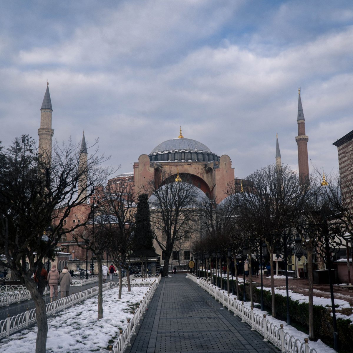 RidinTheUnknown's tweet photo. The Hagia Sophia grounds are a beautiful place to walk around, knowing you are standing in a place with such history in the place that emperors walked, the envy of so many, a city that was fought over for thousands of years. #travel #travelgram #wanderlust #adventure #instatravel https://t.co/8k5GFocMZW