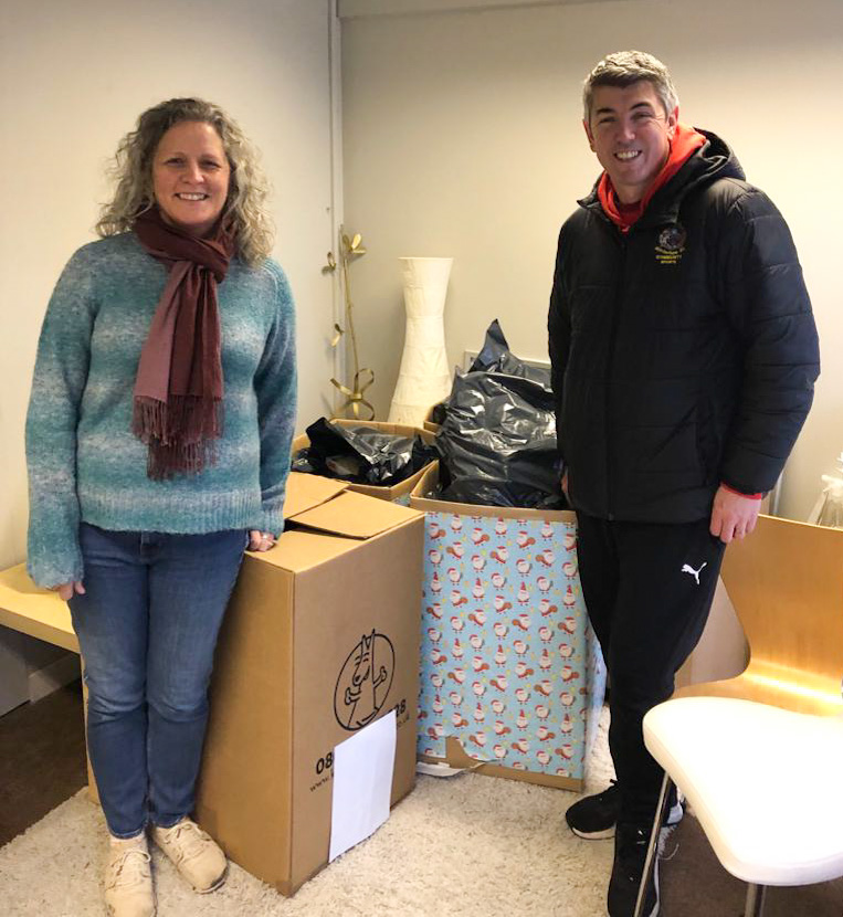 AltyFoundation's tweet photo. ALTY GIVES BACK

We've delivered boxes of Christmas treats to The Hub in Altrincham, presents to @TheChristie Teenager &amp; Young Adult Unit &amp; made a financial donation to @CAFTcharity 

Thanks to @altrinchamfc @robinsyouth @AltyCEPrimary @willowstimp @Cloverlea1917 @StVincentsPr https://t.co/0lvRwW6OOG