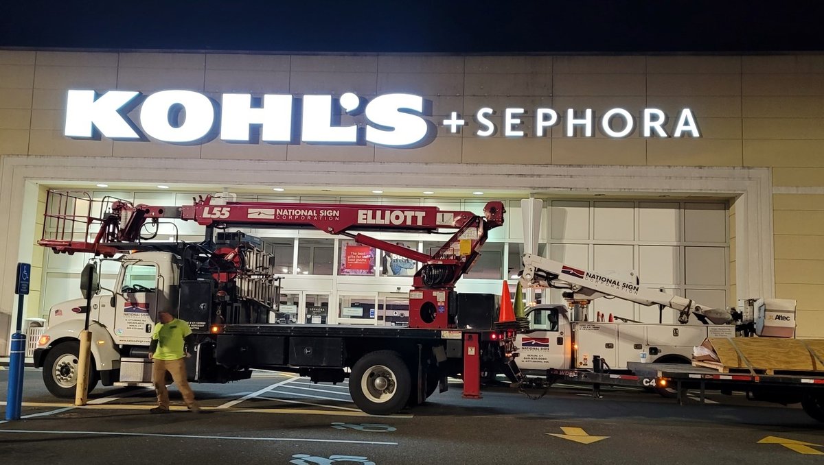 NationalSignCT's tweet image. Finishing up holiday shopping this week? National Sign installed this illuminated storefront in Norwalk, CT for @kohls. Thank you to our installers for burning the midnight oil to get this sign up and running! 

#nationalsignct #wehandleitall #kohls