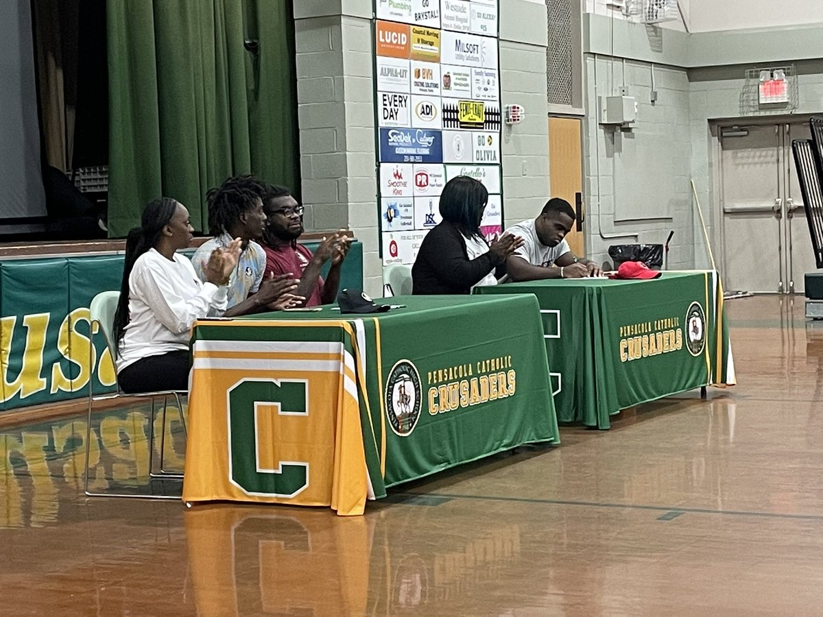 Here at Pensacola Catholic for the first signing of the day as @RawlsJabril is signing with Florida State while @BeastGulley_ is headed to Arkansas State.
