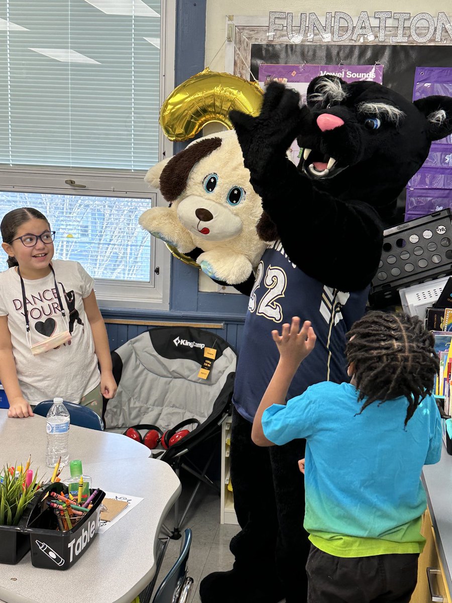 Collingswood Panther’s holiday visit to Sharp Elementary!