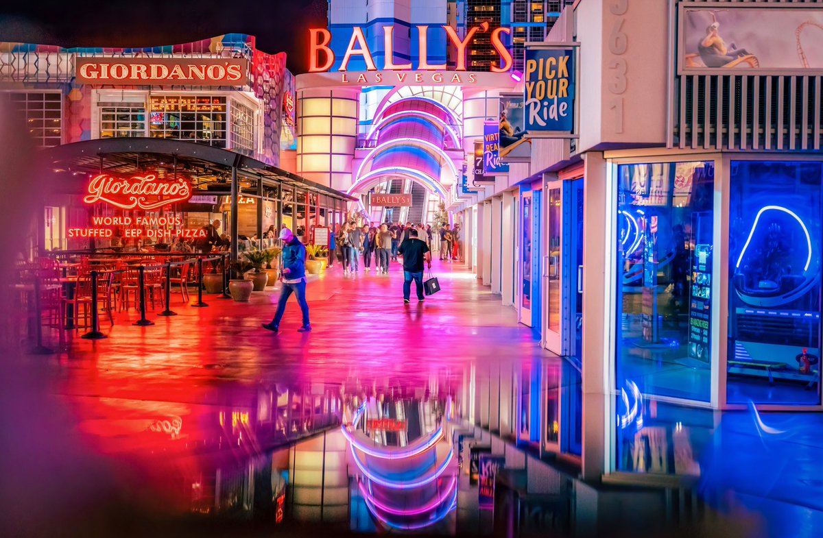 Have you been to Las Vegas ? 
.
#streetphotography #streetphotographer #Lasvegas #photography #fineart #fineartphotography #FineArtAmerica #nft #nfts #eth
