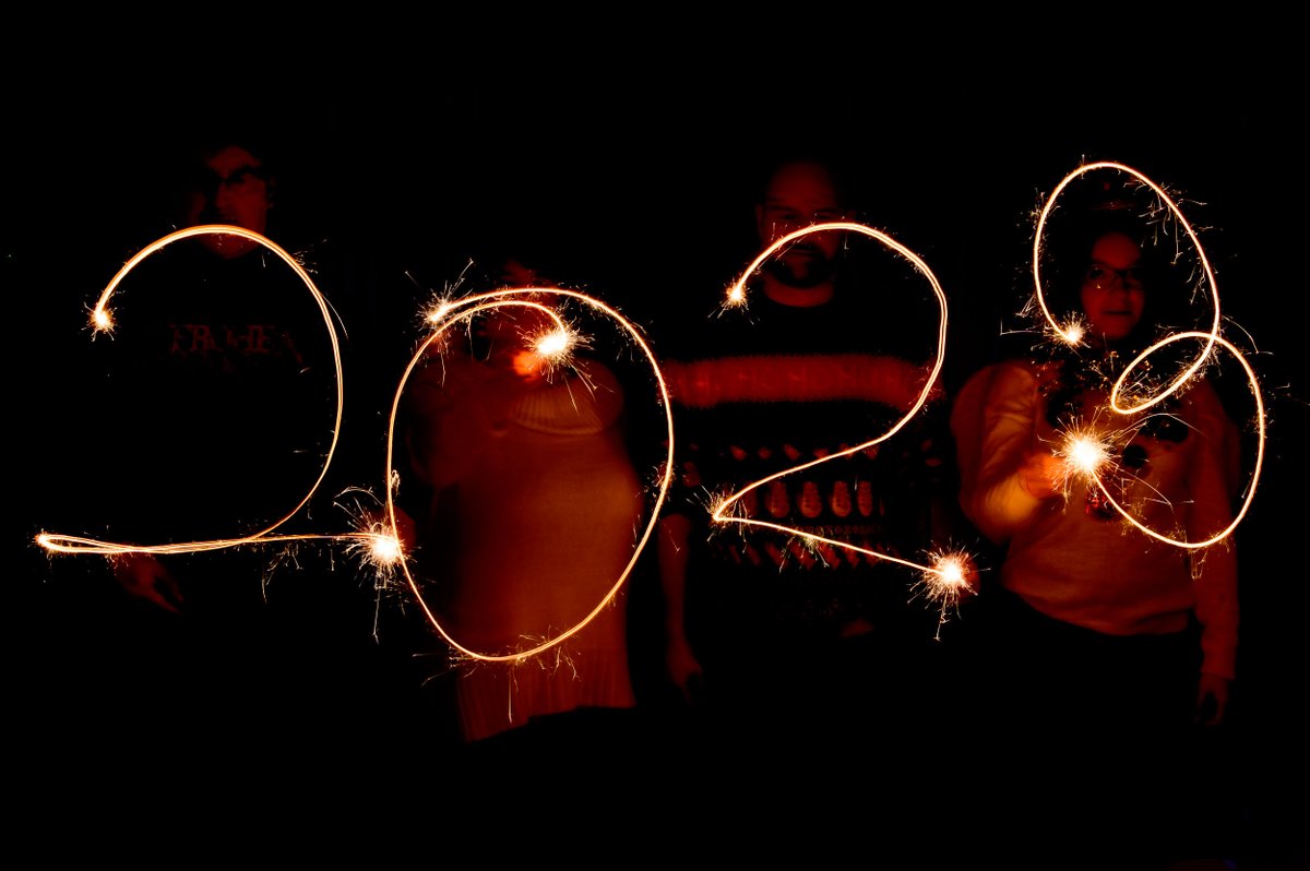 In wenigen Stunden beginnt das neue Jahr - der Countdown läuft.

Wir wünschen euch einen rundherum guten Start ins neue Jahr! Wir freuen uns auf ein weiteres Jahr voller abwechslungsreicher Chorprojekte an allen Ecken der Hauptstadt.

Fotos: Stephan Röhl, 2022