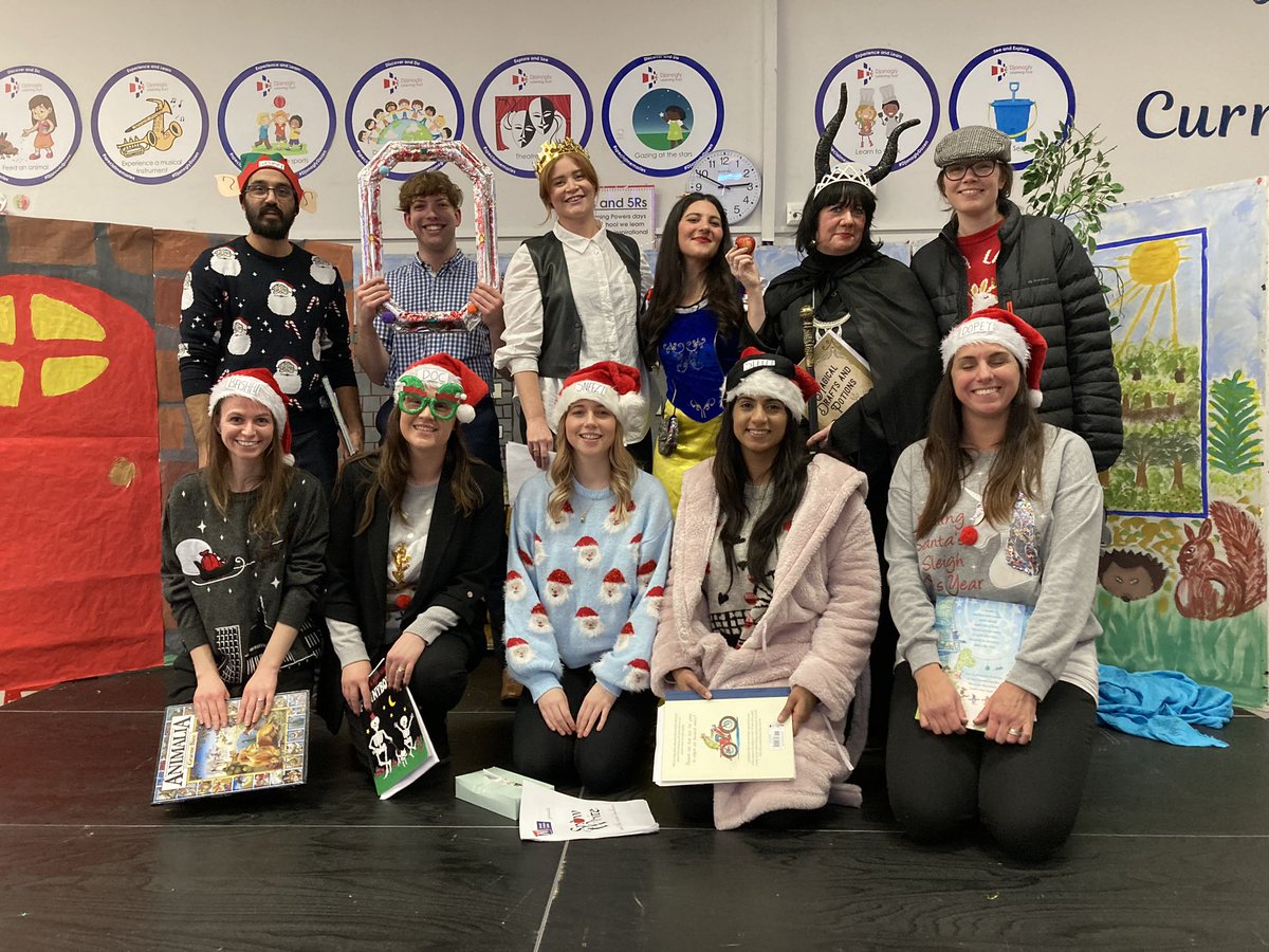 NorthgateAcad's tweet photo. Snow White and the 7 Teachers comes to Northgate #DNAfamily#Christmas https://t.co/yfoUNS981n