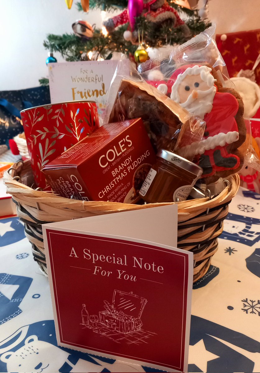judefire33's tweet photo. Thank you so so much to the lovely @CESheehy_author such a kind and generous gift, you are an angel...thank you from myself and H from the bottom of our hearts! ❤️❤️🥰🥰❤️❤️ #SoGrateful #Christmas #AngelsDoExist 😇😇 https://t.co/mUGJ81SVBs
