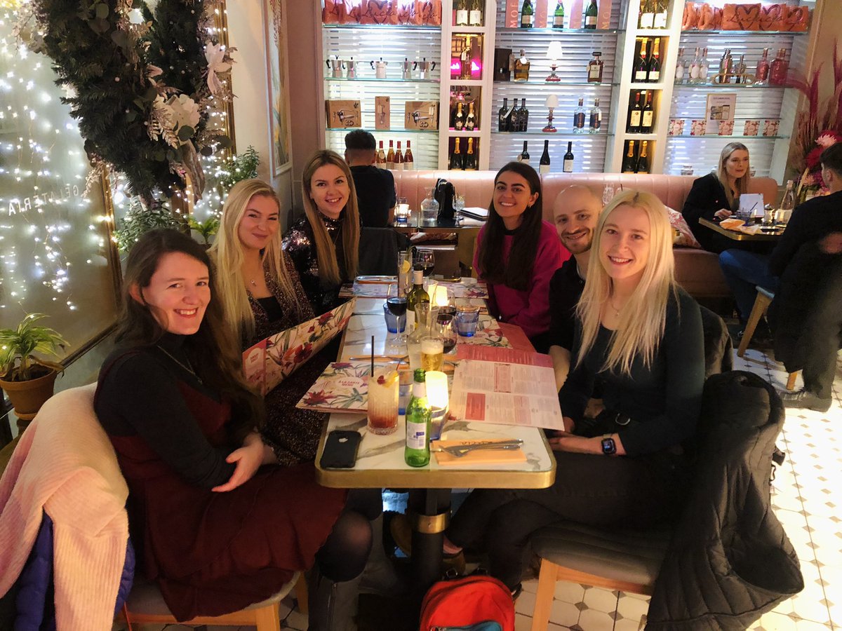 Lovely evening spent with <a href="/YorkEnvironment/">Department of Environment and Geography</a> PhD pals for our annual Christmas drinks, and this time also celebrating Dr <a href="/kateyvalentine/">Dr. Katey Valentine</a> 🥳🎄🥂. So grateful to have spent the last 4 years with this lot! ❤️

@Lauren_Rawlins1 <a href="/DrSophWilliams/">Sophie Williams</a> <a href="/Borealis_George/">George Day</a> <a href="/A_Burkitt/">Alexandra Burkitt</a>