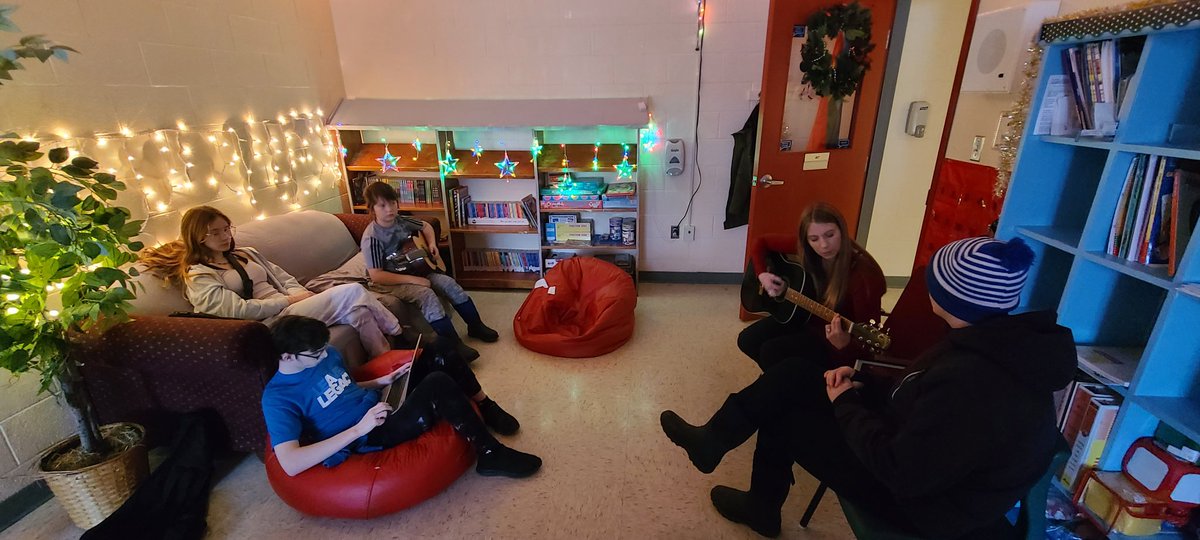 JennaBarney's tweet photo. Jam session in my IRT space before Christmas break! 🎶 @NLESDCA @XavierJRH https://t.co/WwO87Q8RaU