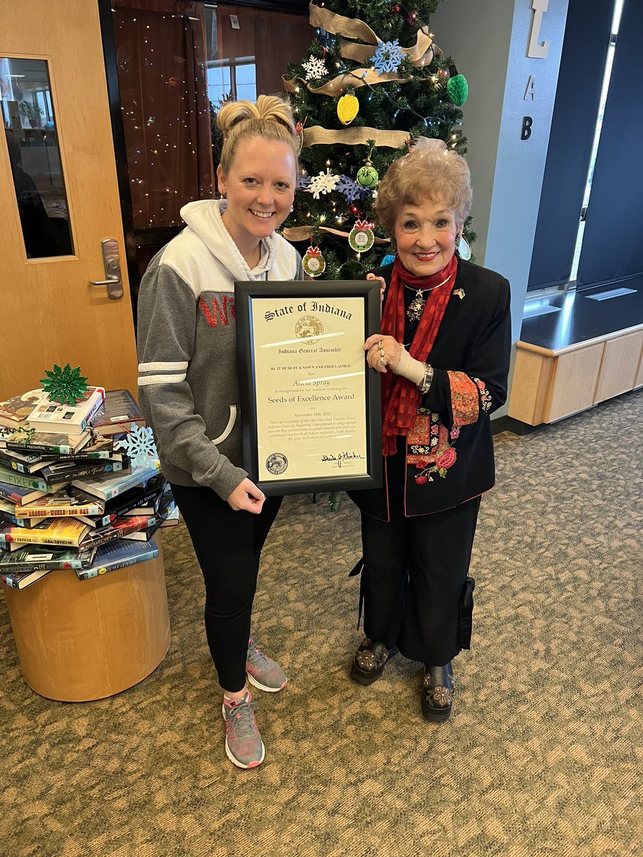 PrincipalTiz's tweet photo. Thank you, Rep. Sheila Klinker for coming out to honor Mrs. Spray for being awarded the @PSFTC_ORG Seeds of Excellence grant! 📚 We can’t wait for our scholar-athletes to begin their journey w/ our “Librarian in the Huddle,” @AliciaSpray !

#WeAreWildcats ❤️🐾 https://t.co/ikknT7uDNt