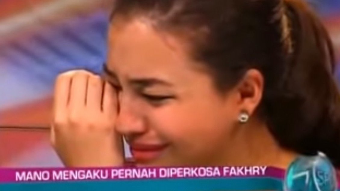 lolitascak3's tweet image. จะเกิดอะไรขึ้นถ้าเจ้าหญิงองค์นึงตัดสินใจหนีออกจากราชวงศ์! นี่คือเรื่องราวของเจ้าหญิงที่หนีจากราชวงศ์จนกลายเป็นคดีฉาวไปทั่วโลก นางแบบชื่อดังแต่งงานกับเจ้าชายไม่ต่างจากซินเดอเรลล่าชีวิตจริง แต่สุดท้ายเธอหนีมาและบอกทุกคนว่าถูกทำร้ายเยี่ยงทาสจากเจ้าชายของตัวเอง (มีต่อ)