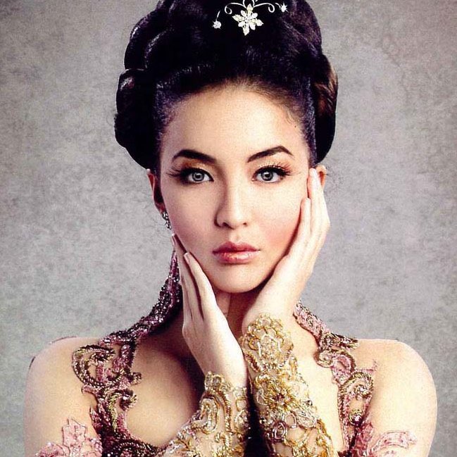 lolitascak3's tweet image. จะเกิดอะไรขึ้นถ้าเจ้าหญิงองค์นึงตัดสินใจหนีออกจากราชวงศ์! นี่คือเรื่องราวของเจ้าหญิงที่หนีจากราชวงศ์จนกลายเป็นคดีฉาวไปทั่วโลก นางแบบชื่อดังแต่งงานกับเจ้าชายไม่ต่างจากซินเดอเรลล่าชีวิตจริง แต่สุดท้ายเธอหนีมาและบอกทุกคนว่าถูกทำร้ายเยี่ยงทาสจากเจ้าชายของตัวเอง (มีต่อ)