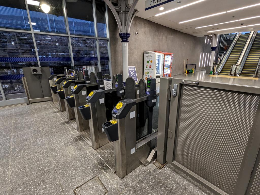 Demi Forsyth (@demiforsyth) on Twitter photo I'm holding the fort here tonight at #Dundee
To get updated keep checking socials <a href="/ScotRail/">ScotRail</a> <a href="/LNER/">London North Eastern Railway</a> <a href="/CrossCountryUK/">CrossCountry Trains</a>
Have a great day 😀 I'm holding the fort here tonight at #Dundee
To get updated keep checking socials <a href="/ScotRail/">ScotRail</a> <a href="/LNER/">London North Eastern Railway</a> <a href="/CrossCountryUK/">CrossCountry Trains</a>
Have a great day 😀