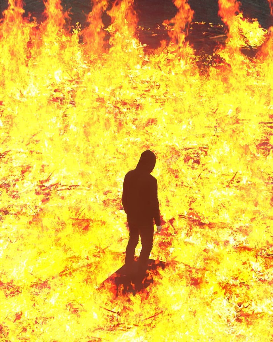 "Allah'ım, Allah'ım
ateşlere yürüyorum
Allah'ım, acı ile
aşk ile büyüyorum"