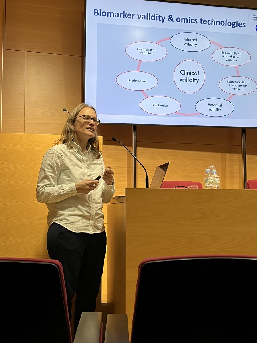 Honored to have @MajaThiele in our hospital discussing the difficulties and opportunities of omics biomarkers in alcoholic liver diseases @LiverSeminars @idibaps @hospitalclinic