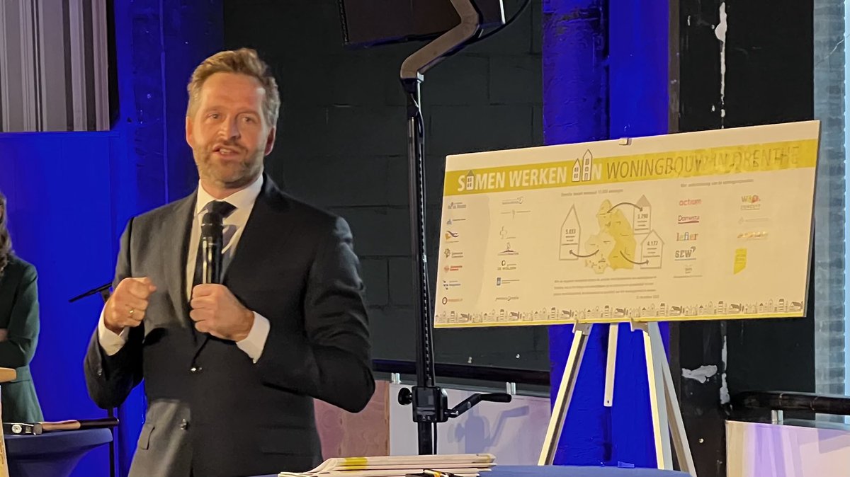 Vanmiddag de afspraken over woningbouw ondertekend met ⁦<a href="/hugodejonge/">Hugo de Jonge</a>⁩ Mooi moment.